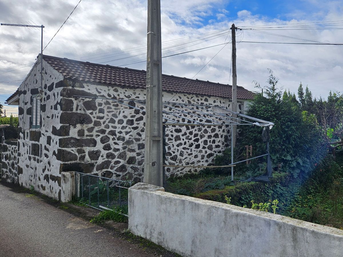 Fachada para a rua, antes da reabilitação